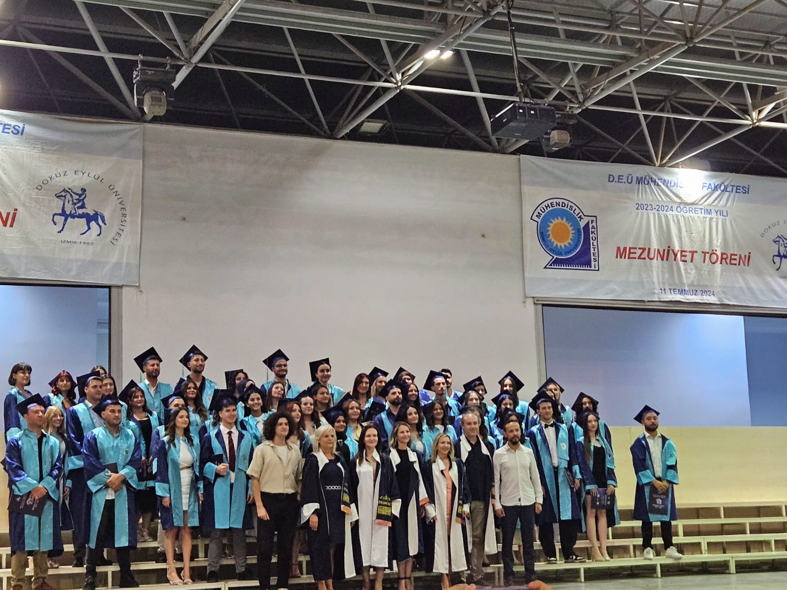 DOKUZ EYLÜL ÜNİVERSİTESİ ÇEVRE MÜHENDİSLİĞİ BÖLÜMÜ MEZUNİYET TÖRENİNDE MESLEKTAŞLARIMIZ İLE BİRLİKTEYDİK.