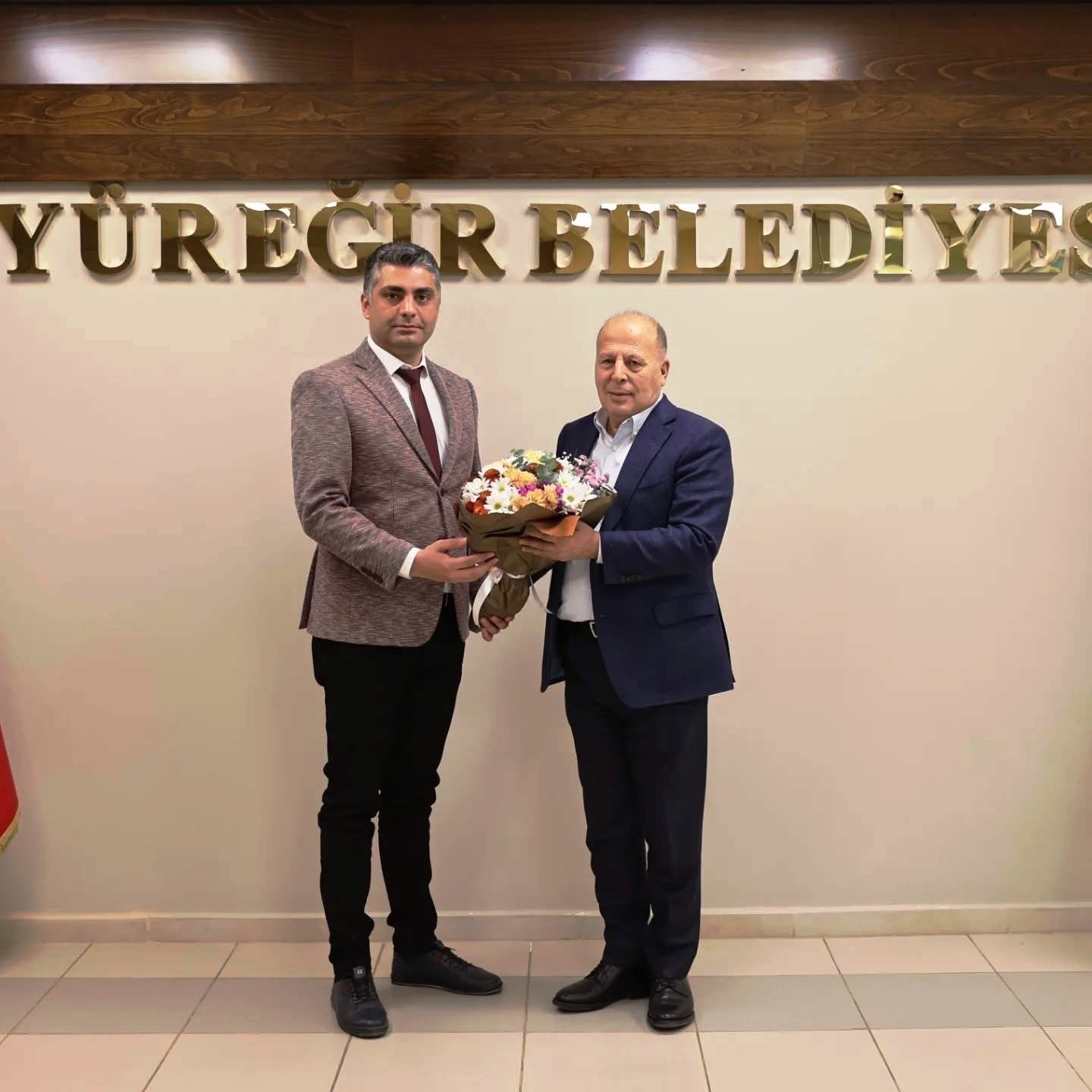 YÜREĞİR BELEDİYESİ BAŞKANI ALİ DEMİRÇALI 'YI MAKAMINDA ZİYARET ETTİK.