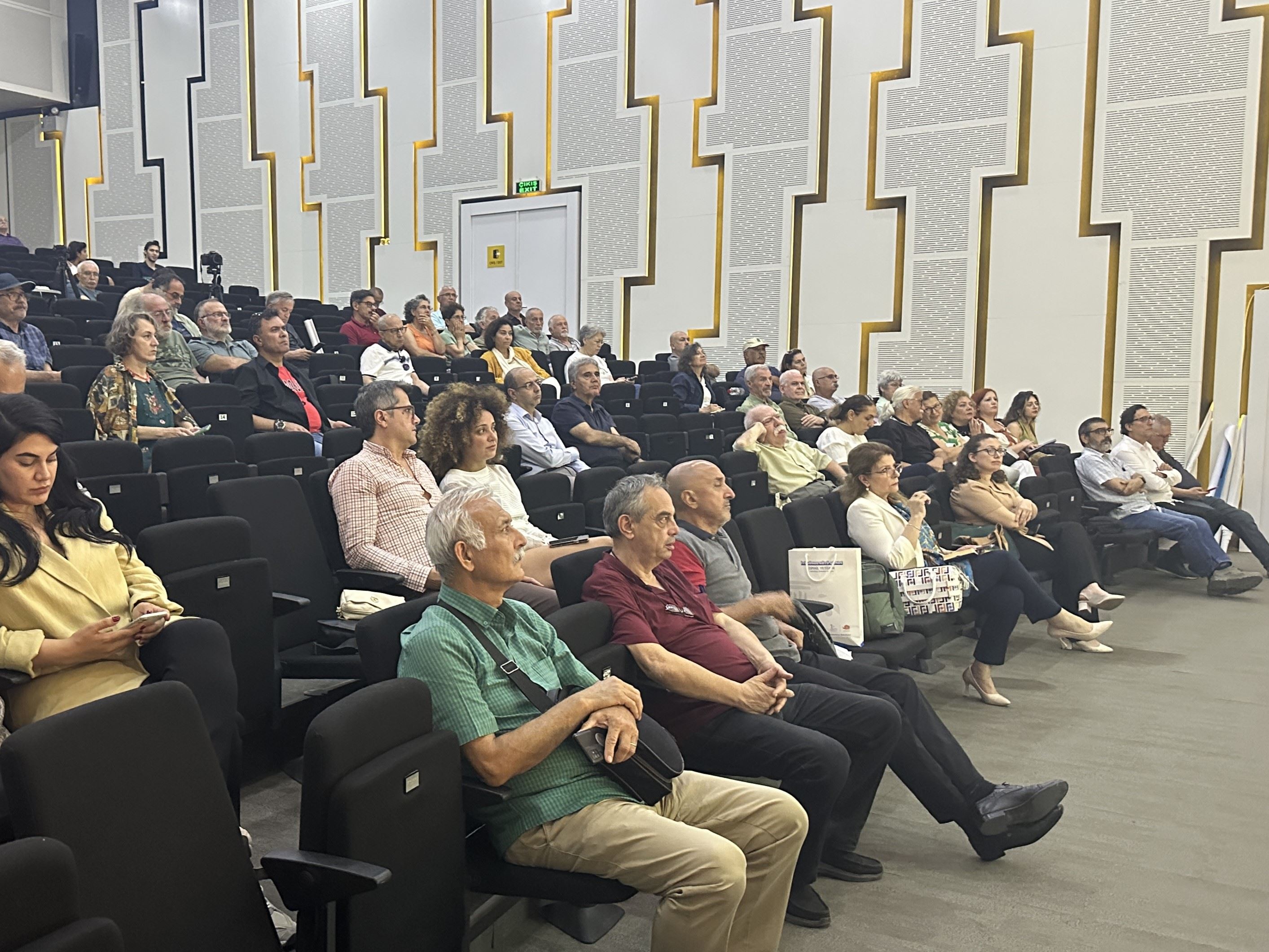 EKOLOJİK YIKIMLA MÜCADELE HAFTASI VE DÜNYA ÇEVRE GÜNÜ ORTAK ETKİNLİKLERİ KAPSAMINDA "PLASTİK KİRLİLİĞİNİN SONLANDIRILMASI VE İZMİR'DE EKOLOJİK YIKIM" KONULU PANEL-FORUMU GERÇEKLEŞTİRDİK.