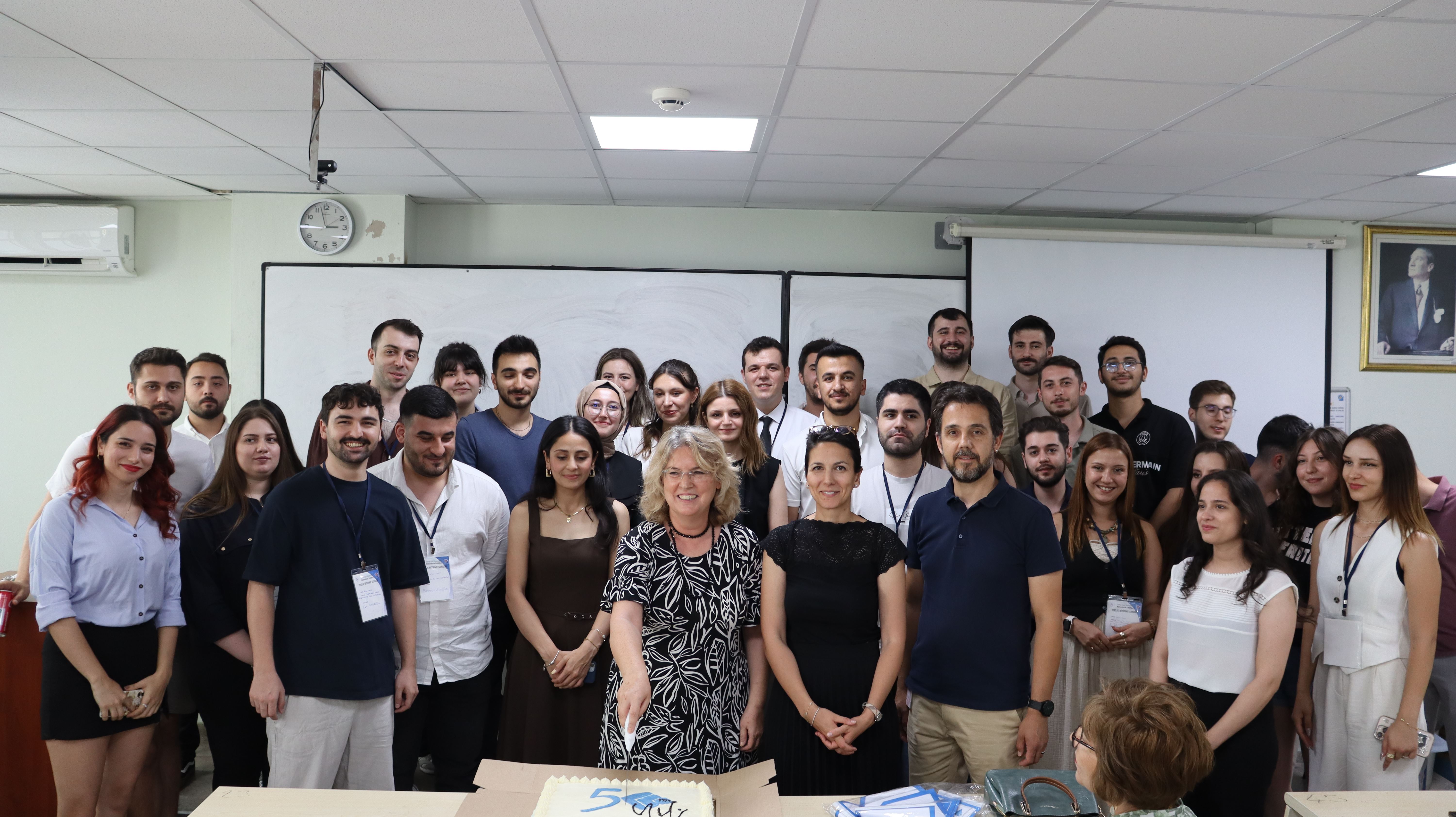 DOKUZ EYLÜL ÜNİVERSİTESİ ÇEVRE MÜHENDİSLİĞİ BÖLÜMÜ 2024-2025 ÖĞRETİM YILI BİTİRME PROJELERİ SERGİSİNE VE ÖDÜL TÖRENİNE ODAMIZ STANDI İLE KATILDIK.