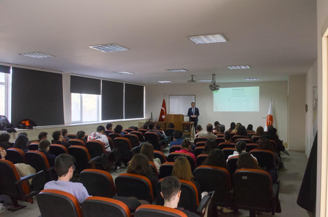 ÖĞRENCİ KOMİSYONUMUZLA BİRLİKTE "YEREL YÖNETİMLERDE SÜRDÜRÜLEBİLİRLİK SEMİNERİ" GERÇEKLEŞTİRDİK