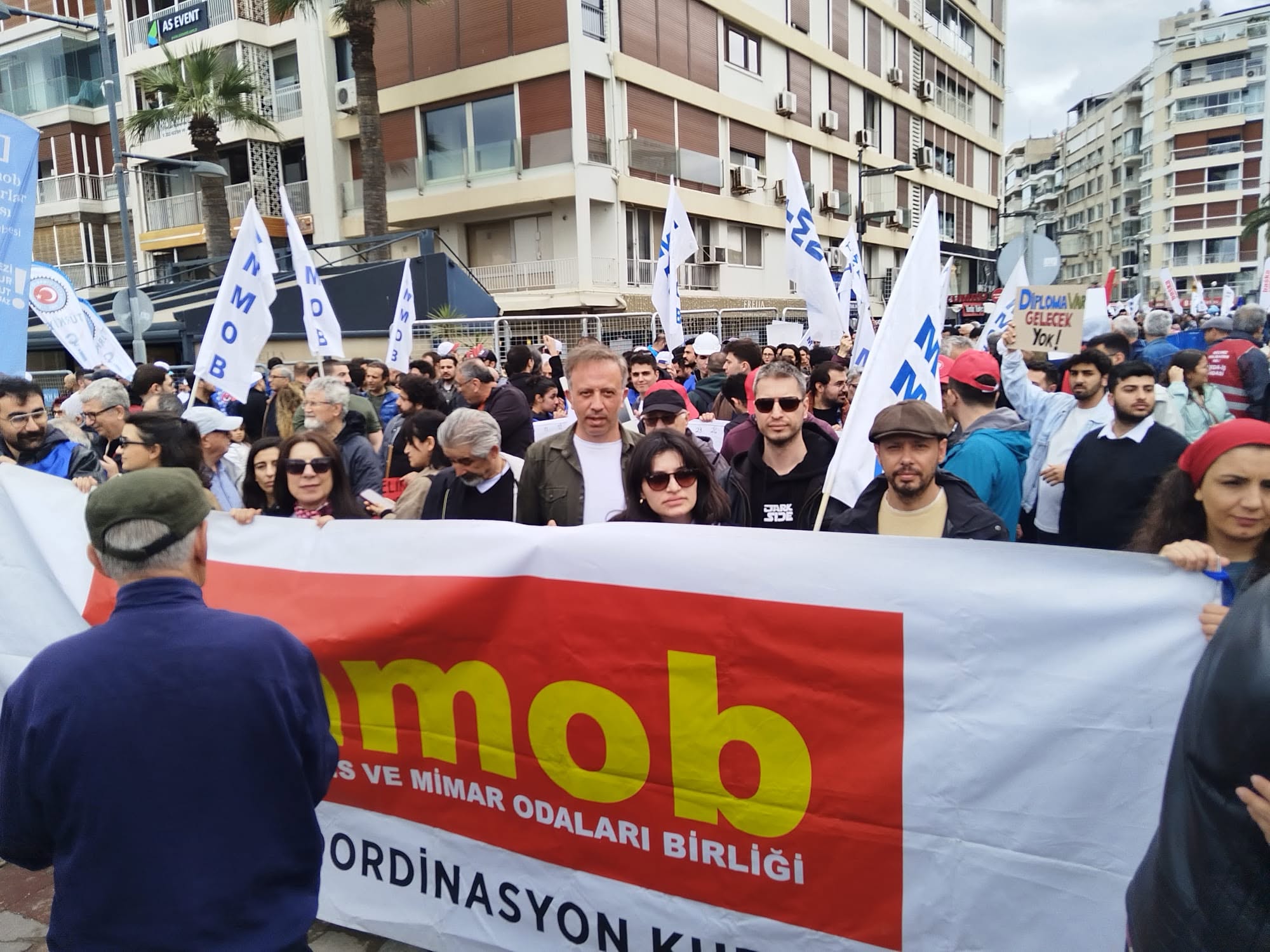 1 MAYIS BİRLİK MÜCADELE VE DAYANIŞMA GÜNÜMÜZ KUTLU OLSUN!.. 