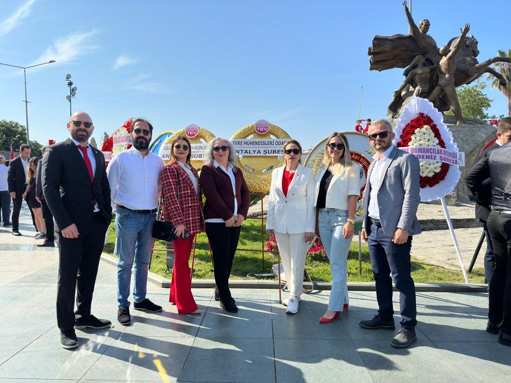 19 MAYIS ATATÜRK'Ü ANMA, GENÇLİK VE SPOR BAYRAMI ÇELENK BIRAKMA TÖRENİ