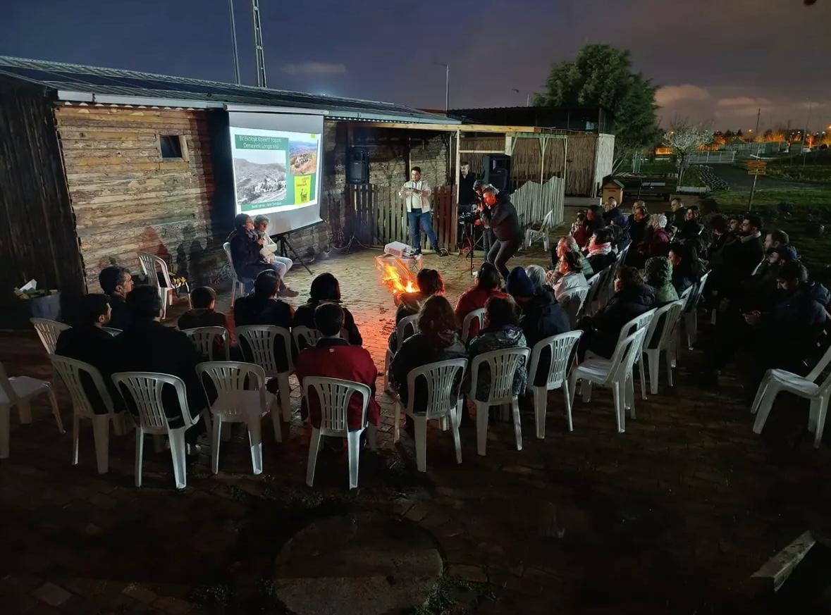 EKOLOJİ DERNEĞİ VE EKOLOJİ MECLİSİ TARIM KAMÜNÜ' NÜN DİY SEEDS KATKILARIYLA HAZIRLANIP SUNDUĞU '' TOHUMDAN TOHUMA'' KONULU SÖYLEŞİ VE KISA FİLM GÖSTERİMİNE KATILIM SAĞLANDI 