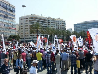  1 MAYIS DA ALANLARDAYDIK

 