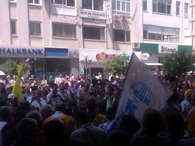 KESK, DİSK, TMMOB, TDHB VE TTB 
`İŞ BIRAKMA` 
`BASKI VE ŞİDDETE KARŞI DİRENENLERLE BİRLİKTE ALANLARDAYIZ`
