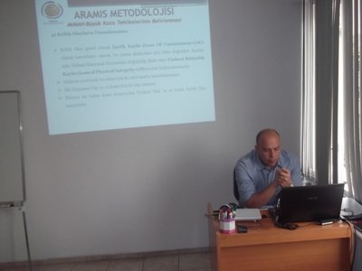 "AB SEVESO II&III DİREKTİFLERİ, BÜYÜK ENDÜSTRİYEL KAZALARIN ÖNLENMESİ VE ETKİLERİNİN AZALTILMASI HAKKINDA YÖNETMELİKSANAYİCİYÜKÜMLÜLÜKLERİ, BİLDİRİM SİSTEMİSEVESO VE BEKRA)KAZA SENARYOLARI, KANTİTATİF RİSK DEĞERLENDİRME METOTLARI" EĞİTİMİNİ GERÇEK