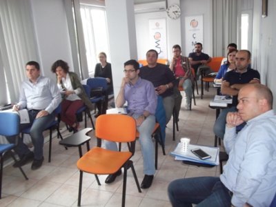 "AB SEVESO II&III DİREKTİFLERİ, BÜYÜK ENDÜSTRİYEL KAZALARIN ÖNLENMESİ VE ETKİLERİNİN AZALTILMASI HAKKINDA YÖNETMELİKSANAYİCİYÜKÜMLÜLÜKLERİ, BİLDİRİM SİSTEMİSEVESO VE BEKRA)KAZA SENARYOLARI, KANTİTATİF RİSK DEĞERLENDİRME METOTLARI" EĞİTİMİNİ GERÇEK