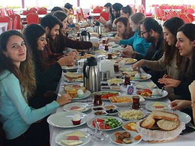 ÇMO KOCAELİ ÖĞRENCİ KOMİSYONUNUN DÜZENLEDİĞİ KAHVALTIYA KATILDIK 